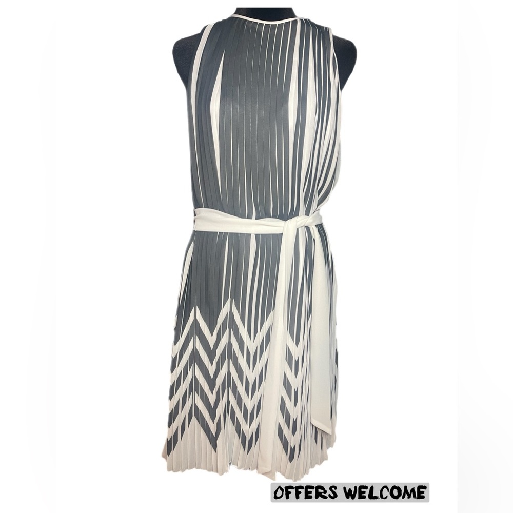 NET Banana Republic Sleeveless Chevron Pattern WHITE/GRET